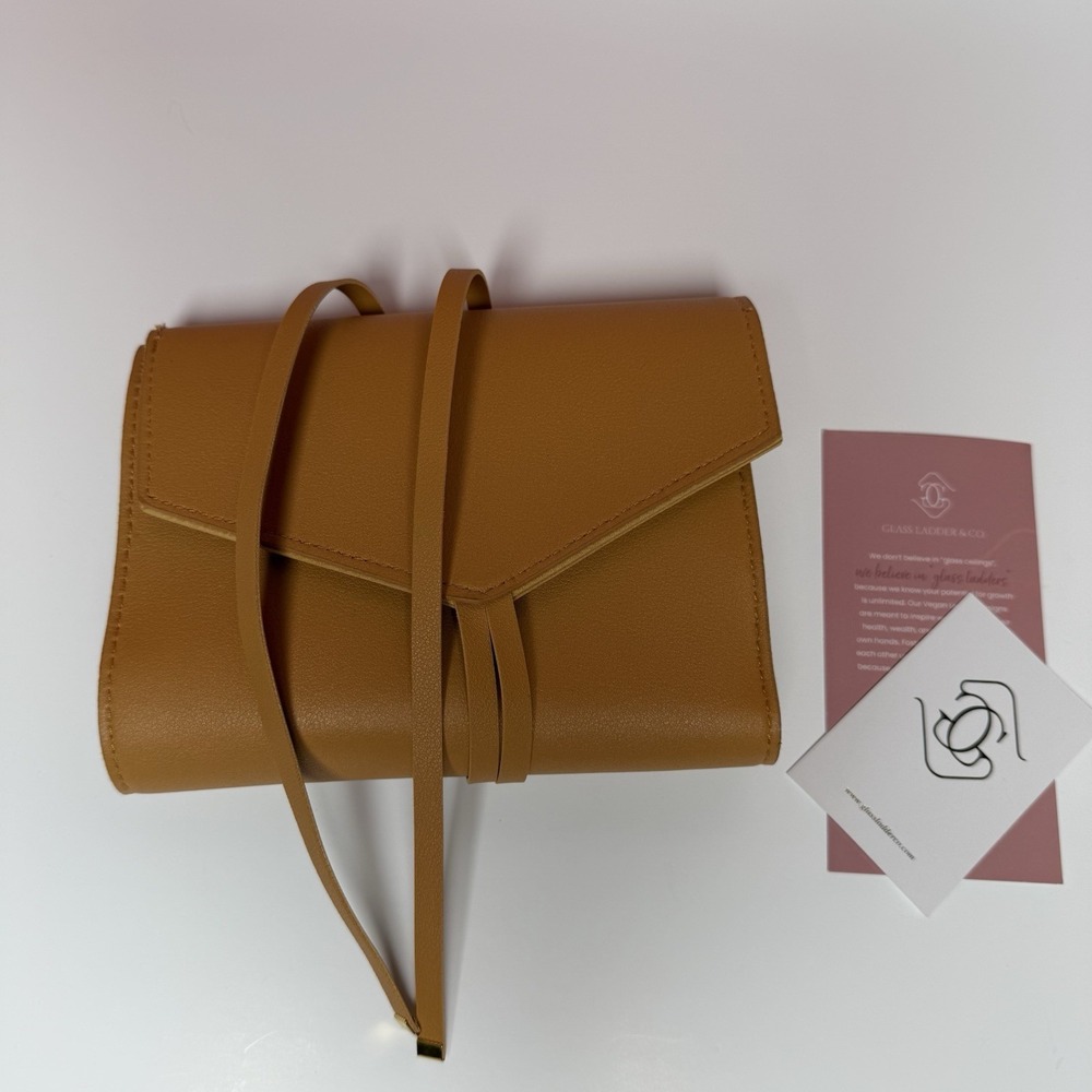 NWT Glass Ladder Co. "Honey" Katherine Tech Organizer Roll Travel Vegan Leather‎